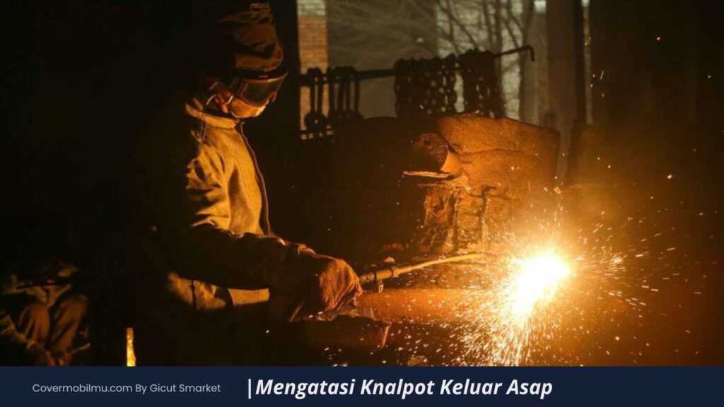 Mengatasi Knalpot Keluar Asap Padahal Sudah Diperbaiki- Cover Mobilmu