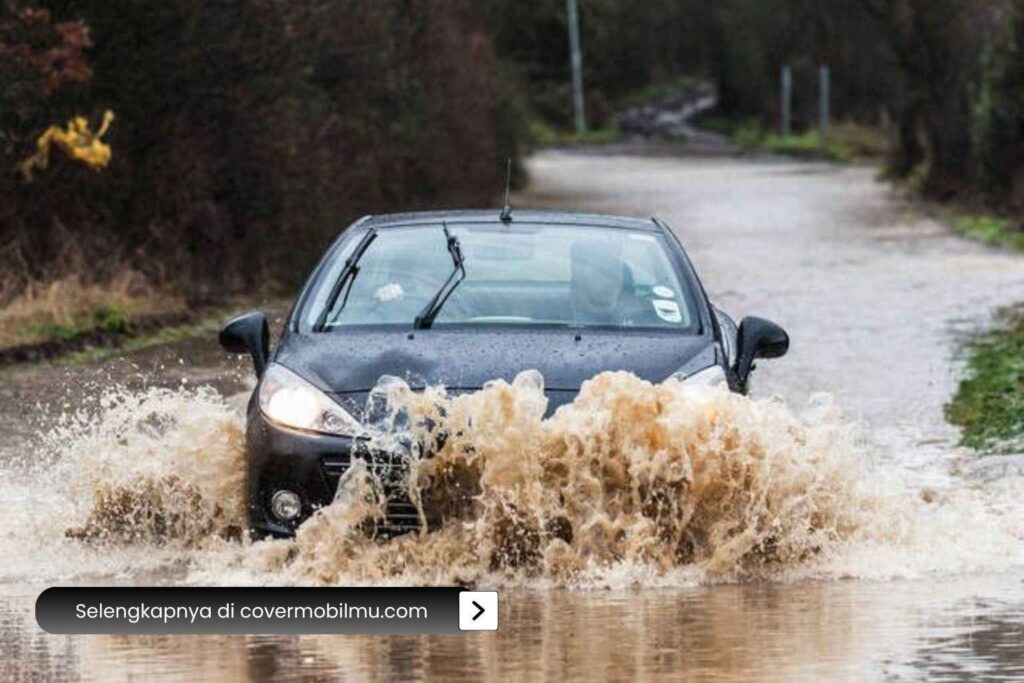 Risiko Mobil Menerjang Banjir